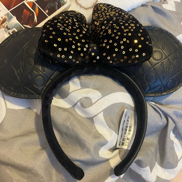 Disney Black and Gold Sequin Minnie Mouse Ears - Picture 1 of 1
